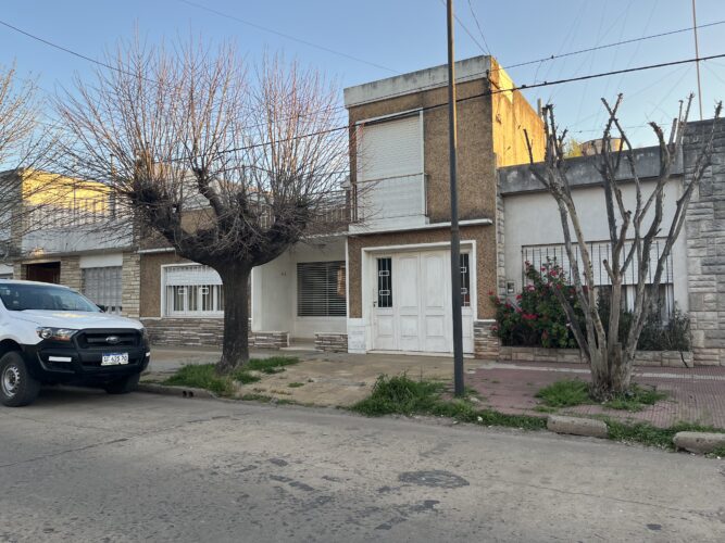 Casa en calle Humberto Primo tres dormitorios