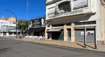 Local comercial más vivienda frente plaza principal!!!